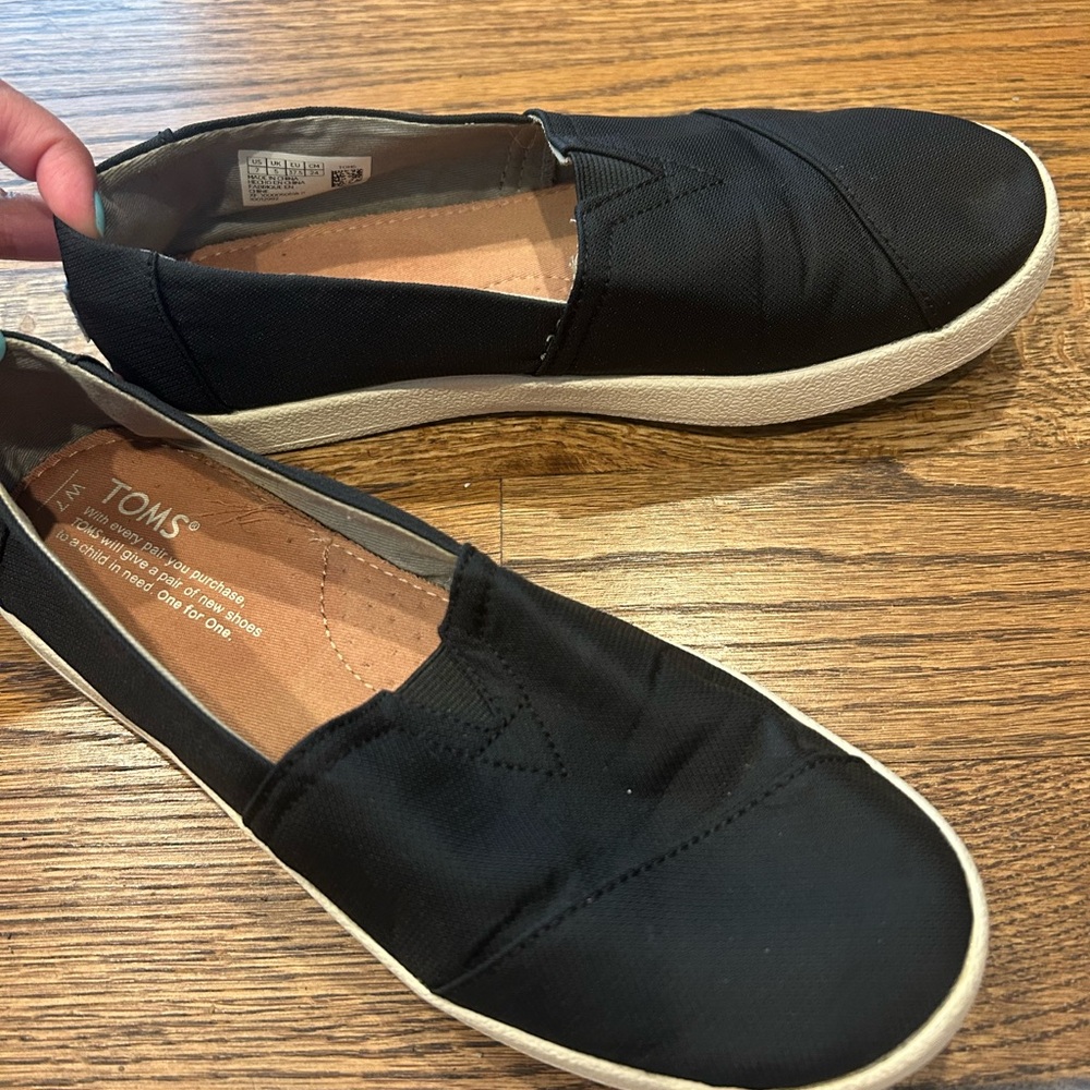 TOMS Women's Black Canvas Loafers